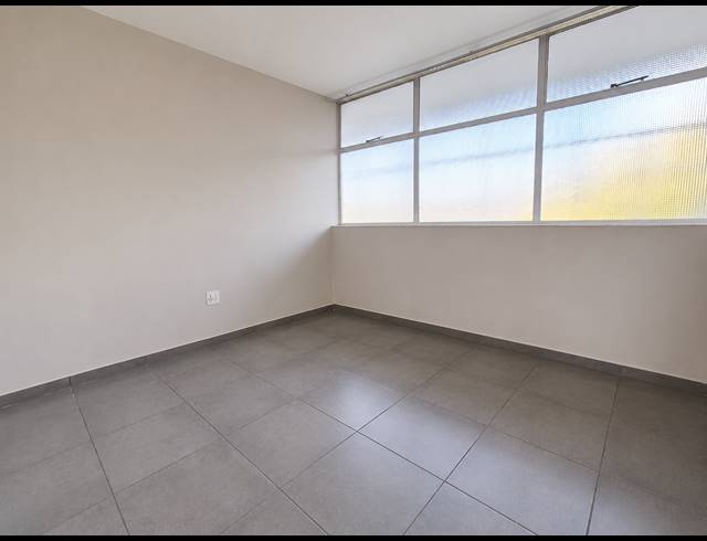 2 BEDROOM FLAT FOR SALE IN THREE RIVERS PROPER